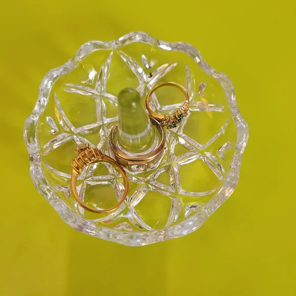 3 Costume Jewelry Rings & Faux Crystal Ring Holder Dish ~ Faux Diamonds! - Picture 15 of 16